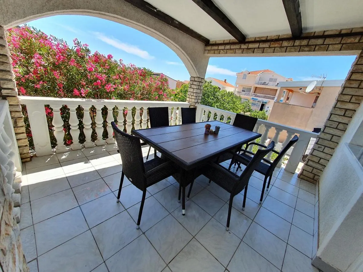 Apartment Apartman Lu Vir