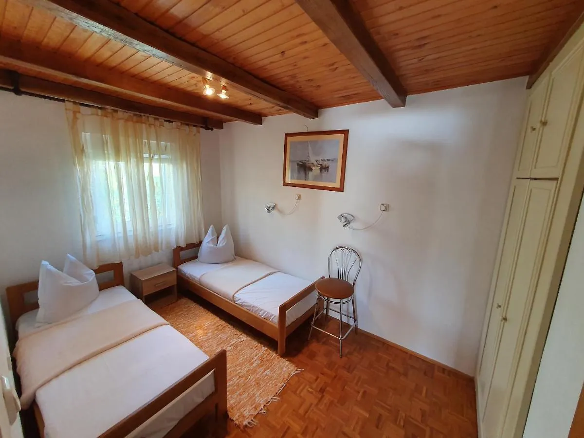Apartman Lu Vir 0*,